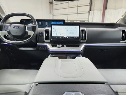 Used 2025 Ford Expedition Platinum w/ Driver's Package AWD/4WD image 26