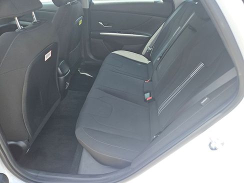Used 2025 Hyundai Elantra SEL FWD image 27