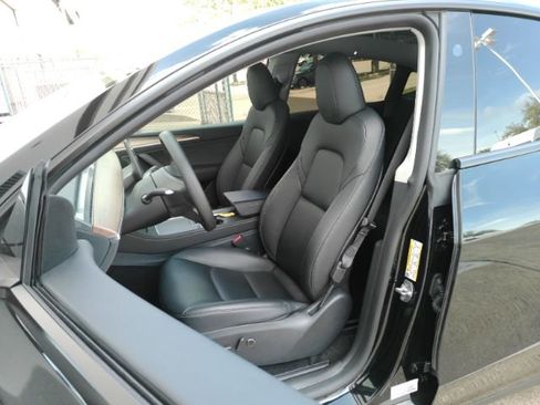 Used 2025 Tesla Model Y Long Range AWD/4WD image 14