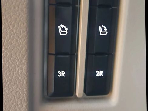 Used 2019 Lincoln Navigator Reserve image 17