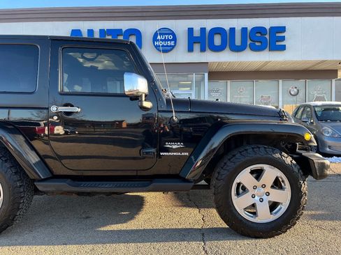 Used 2011 Jeep Wrangler Sahara image 31
