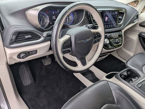 Used 2019 Chrysler Pacifica Limited w/ Advanced Safetytec Group image 7