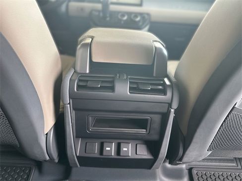 Used 2023 Land Rover Defender 110 SE image 25