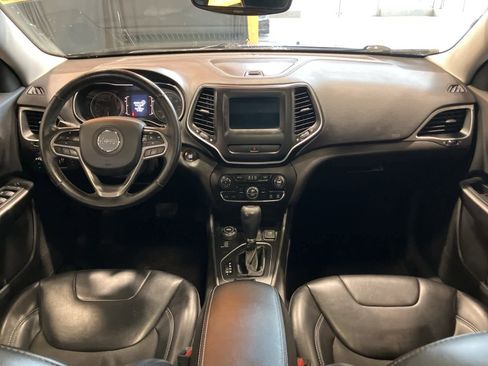 Used 2019 Jeep Cherokee Latitude Plus w/ Comfort/Convenience Group image 25