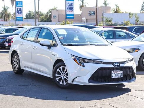 Used 2021 Toyota Corolla LE FWD image 2
