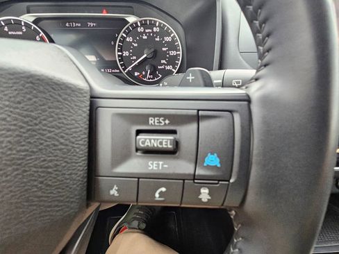 Used 2025 Nissan Rogue SV AWD/4WD image 18