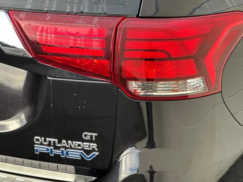 Used 2018 Mitsubishi Outlander GT image 37