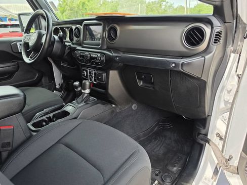 Used 2022 Jeep Gladiator Sport AWD/4WD image 15