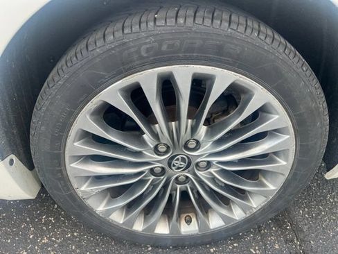 Certified 2016 Toyota Avalon Limited w/ Toyota Safety Sense Package FWD image 9