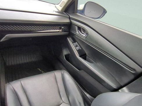 Used 2023 Honda Accord Touring image 12