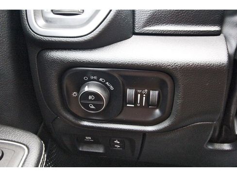 Used 2024 RAM 1500 Laramie AWD/4WD image 19