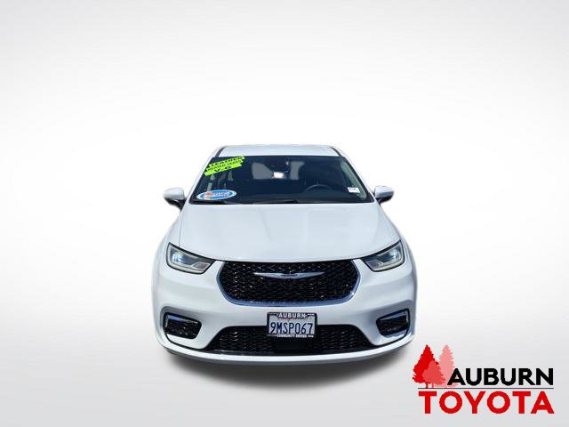 Used 2023 Chrysler Pacifica Touring-L FWD image 2