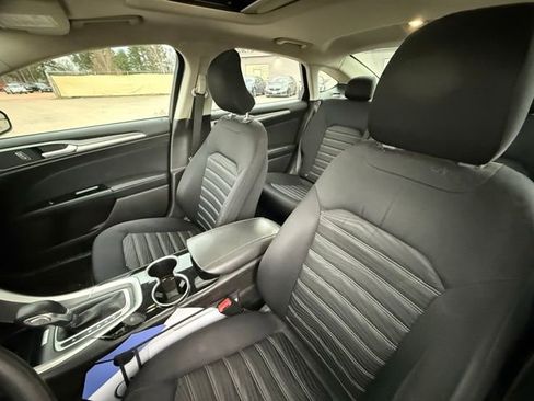 Used 2016 Ford Fusion SE image 10