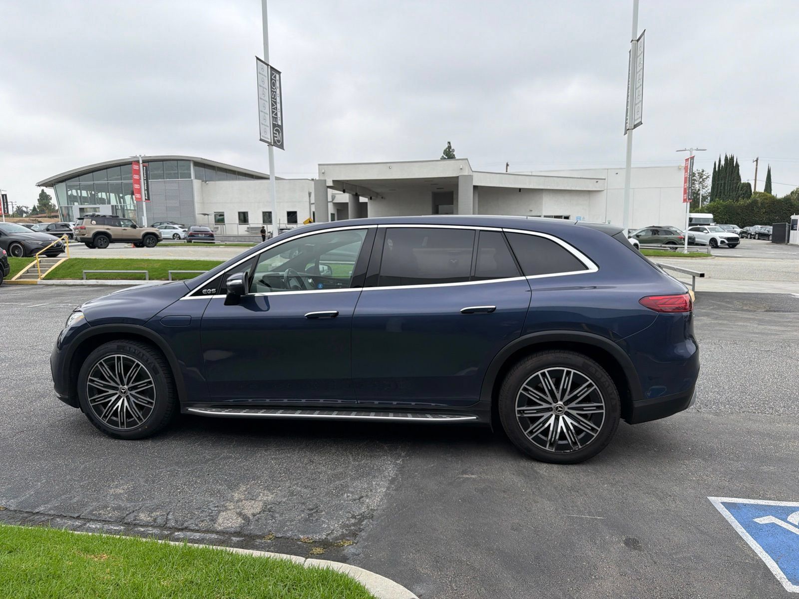 Used 2023 Mercedes-Benz EQS 450+ 4MATIC SUV image 2
