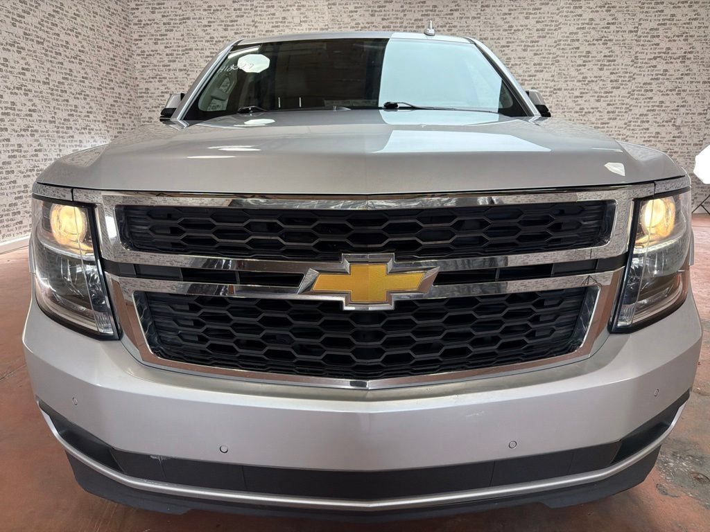 Used 2020 Chevrolet Suburban LT RWD image 2