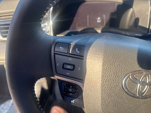 Used 2025 Toyota Camry SE image 17