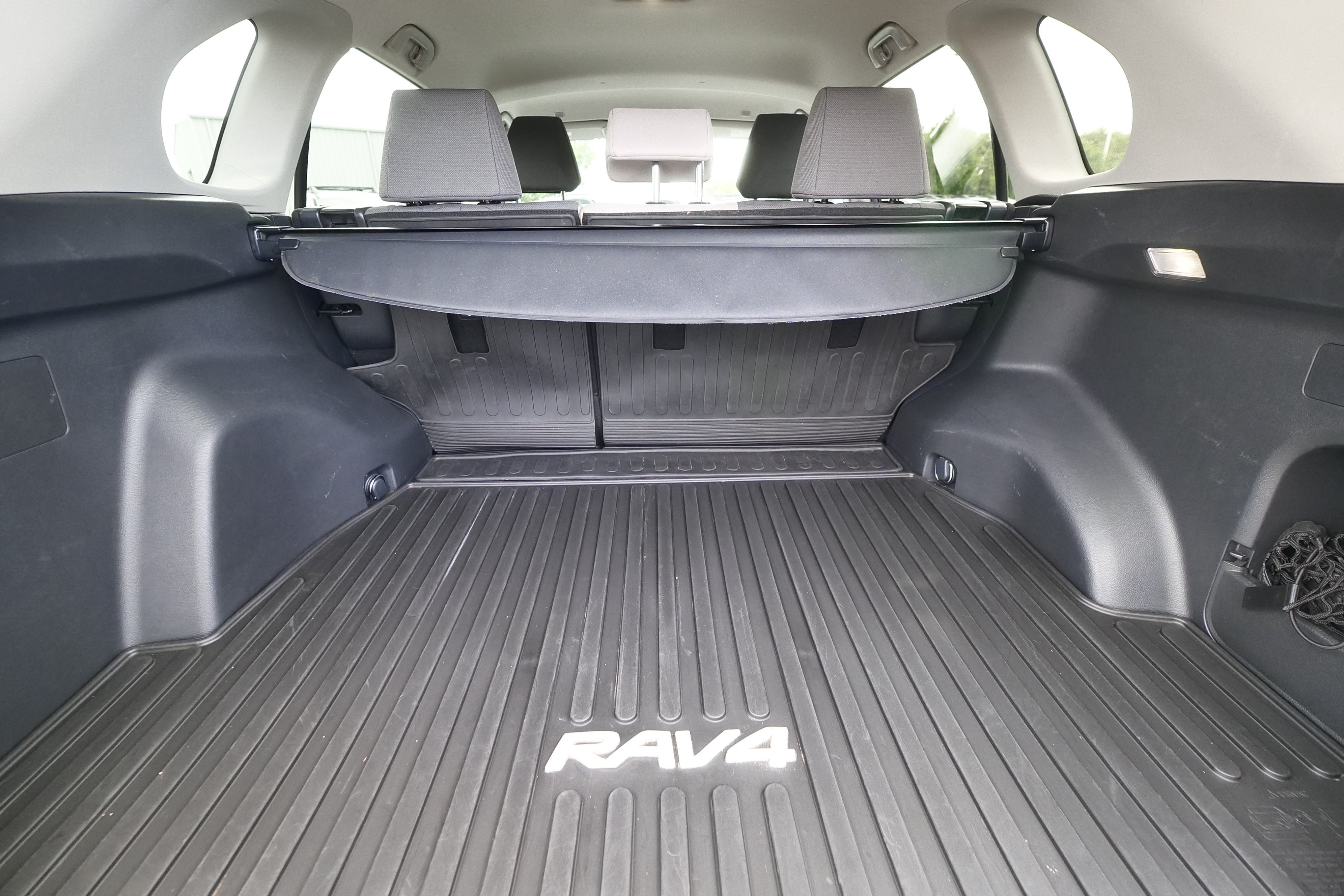 Used 2023 Toyota RAV4 XLE AWD/4WD image 13