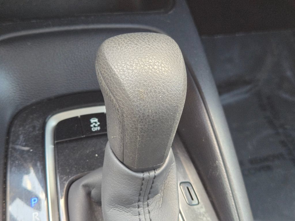 Used 2022 Toyota Corolla LE FWD image 25