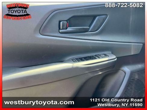 Used 2023 Toyota Prius LE AWD/4WD image 17
