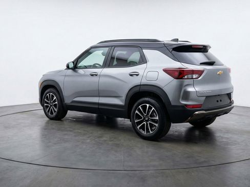 Used 2025 Chevrolet TrailBlazer LT w/ Driver Confidence Package image 6