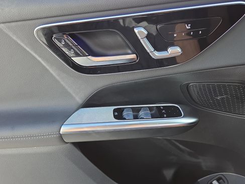 Used 2025 Mercedes-Benz GLC 300 image 18