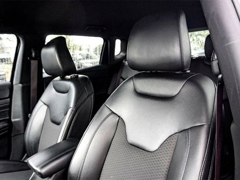 Used 2025 Jeep Compass Latitude w/ Altitude Special Edition image 13