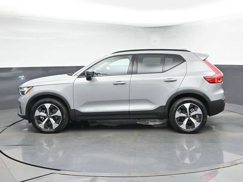 Used 2026 Volvo XC40 B5 Plus AWD/4WD image 6