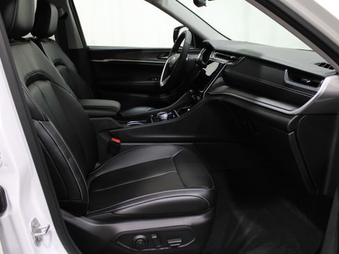 Used 2024 Jeep Grand Cherokee Limited image 24