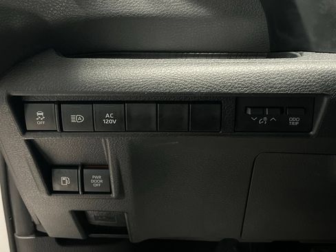 Used 2023 Toyota Sienna XSE AWD/4WD image 35