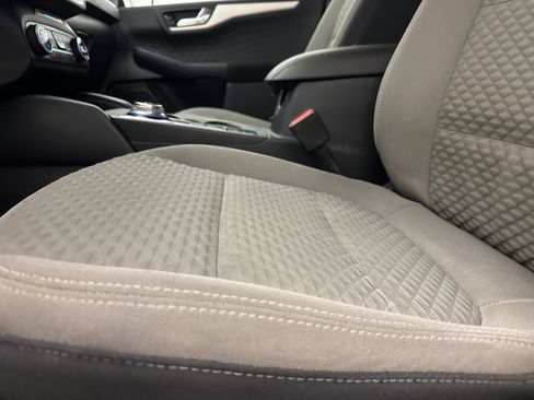 Used 2020 Ford Escape SE image 23