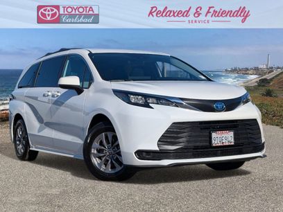 Used 2025 Toyota Sienna LE