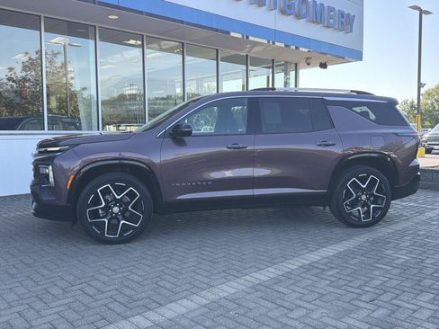 Used 2026 Chevrolet Traverse High Country w/ LPO, Floor Liner Package AWD/4WD image 2