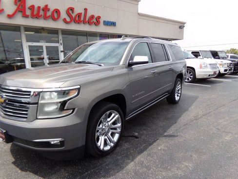 Used 2019 Chevrolet Suburban Premier w/ Premier Plus Edition AWD/4WD image 43