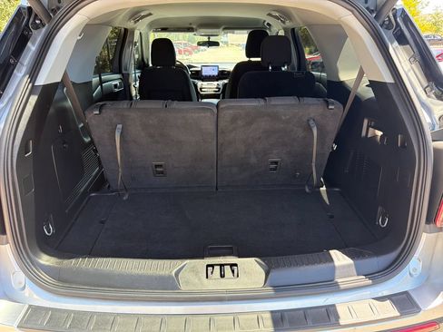 Used 2023 Ford Explorer XLT RWD image 43
