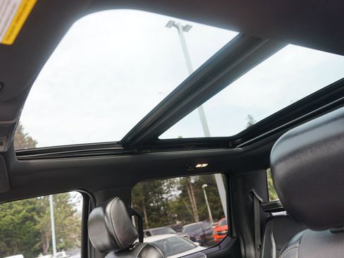 Used 2015 Ford F150 Lariat w/ Equipment Group 502A Luxury image 13