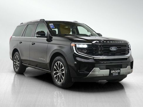 Used 2025 Ford Expedition Platinum image 7
