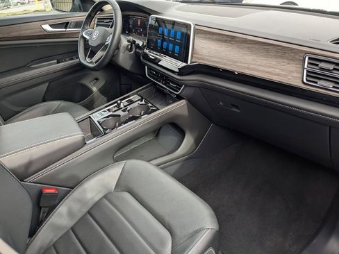 Used 2025 Volkswagen Atlas SEL image 34