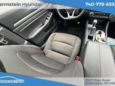 Used 2023 Nissan Altima 2.5 SV FWD image 12