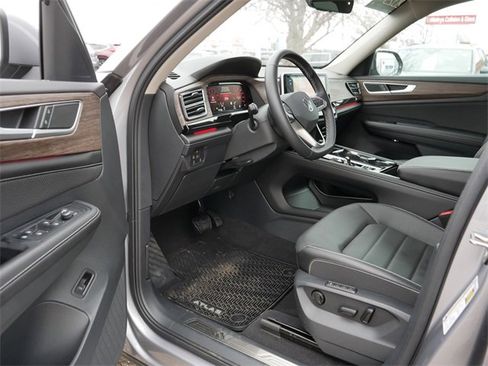 Certified 2025 Volkswagen Atlas SEL image 12