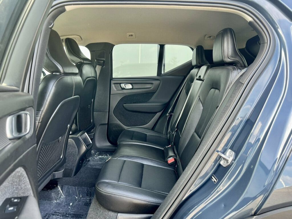 Used 2021 Volvo XC40 T4 Momentum FWD image 17