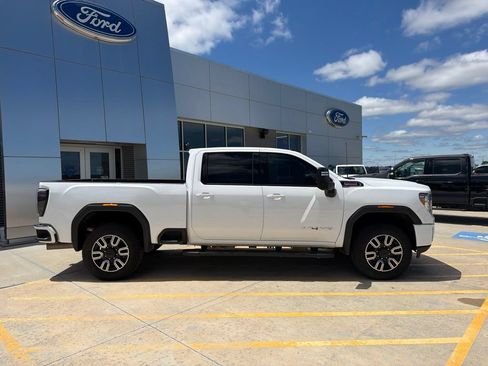 Used 2020 GMC Sierra 2500 AT4 w/ AT4 Premium Package AWD/4WD image 12