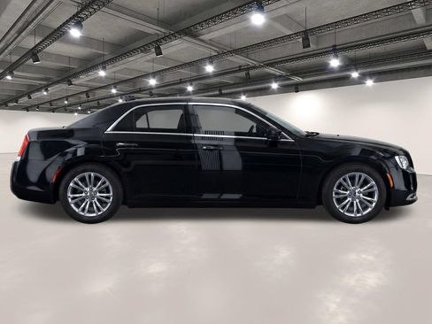 Used 2019 Chrysler 300 Touring L w/ Quick Order Package 22F RWD image 8