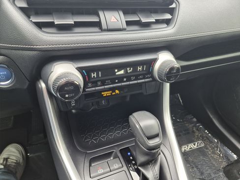 Used 2020 Toyota RAV4 XLE w/ Convenience Package image 26