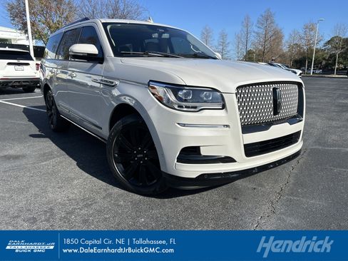Used 2024 Lincoln Navigator Reserve image 1