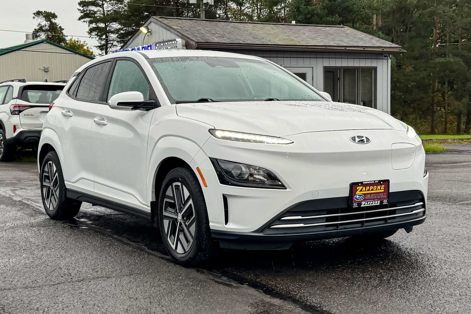 Used 2023 Hyundai Kona SE FWD image 1
