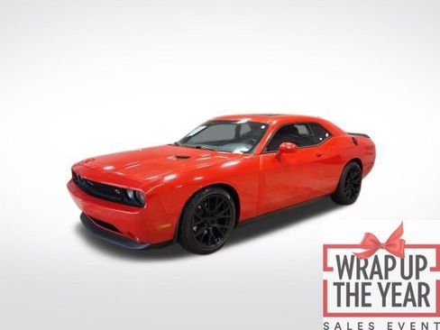 Used 2014 Dodge Challenger R/T w/ Blacktop Package image 9