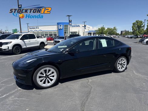Used 2023 Tesla Model 3 Standard Range RWD image 1
