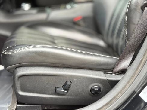 Used 2017 Chrysler 300 S AWD/4WD image 9