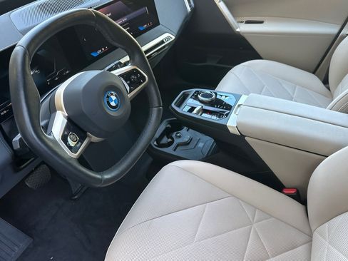 Used 2024 BMW iX xDrive50 w/ Sport Package AWD/4WD image 4