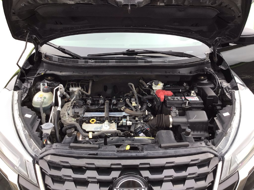 Used 2024 Nissan Kicks SR FWD image 11